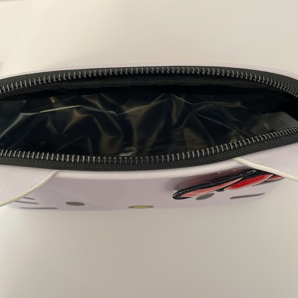 NWT Hello Kitty x the Crème Shop Limited Edition Cosmetic Bag & Sheet Mask Set - Picture 4 of 8